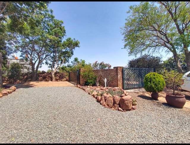 3 BEDROOM HOUSE FOR SALE IN BLUE SADDLE RANCHES